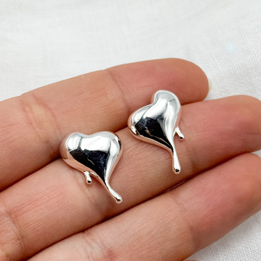 Aros pegados corazones gota
