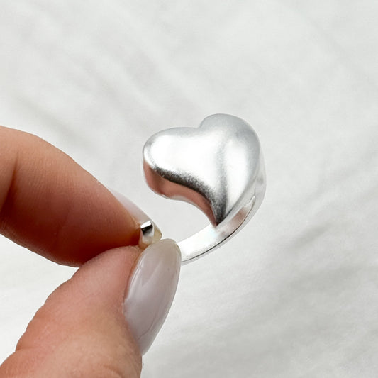Anillo satinado corazón