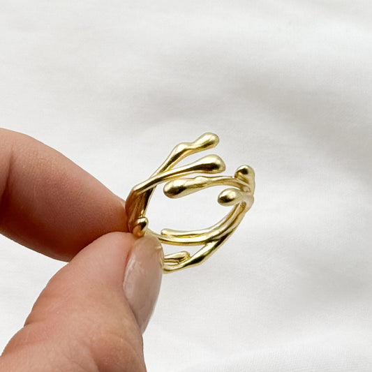 Anillo ajustable diseño cruzado bañado en oro