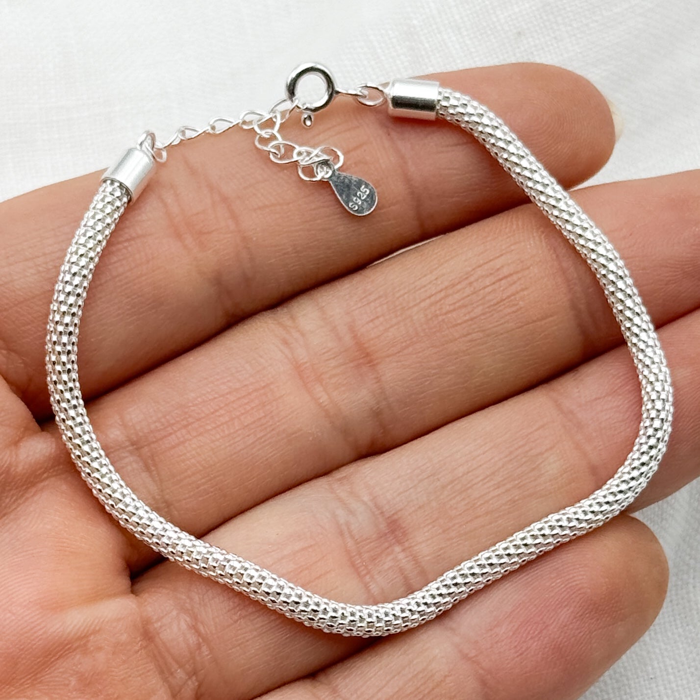 Pulsera tejida