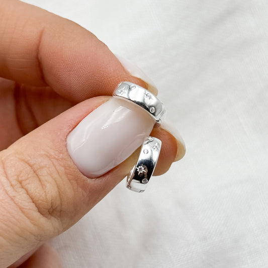 Aros argolla huggie estrella y circones