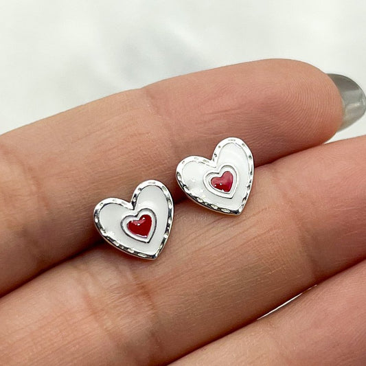 Aros pegados corazón blanco y rojo