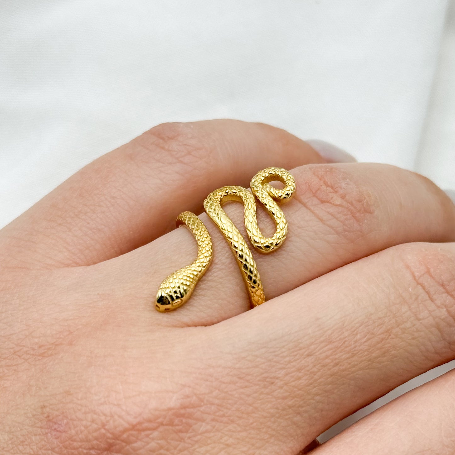 Anillo ajustable serpiente bañado en oro