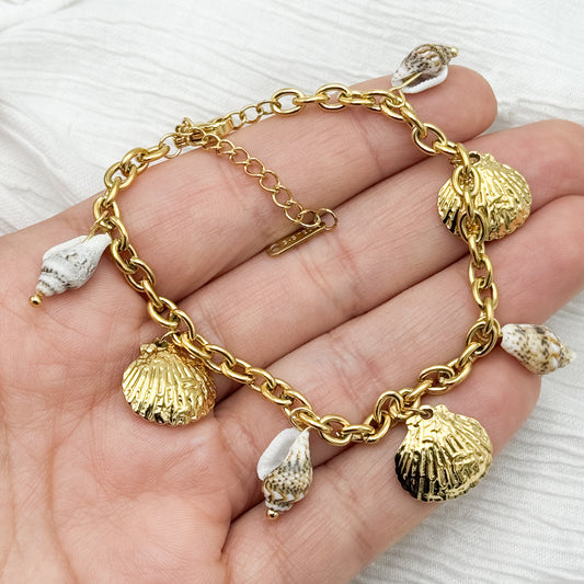 Pulsera conchitas bañado en oro