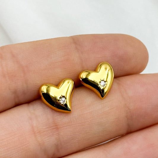 Aros pegados corazones circón bañado en oro