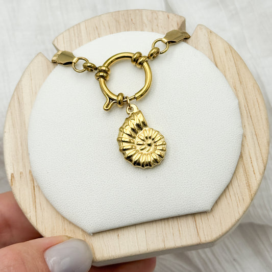 Collar de timón conchita bañado en oro