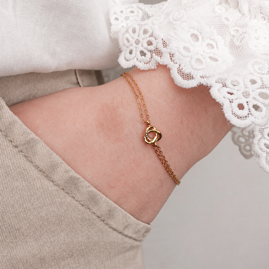 Pulsera Nudo bañado en oro