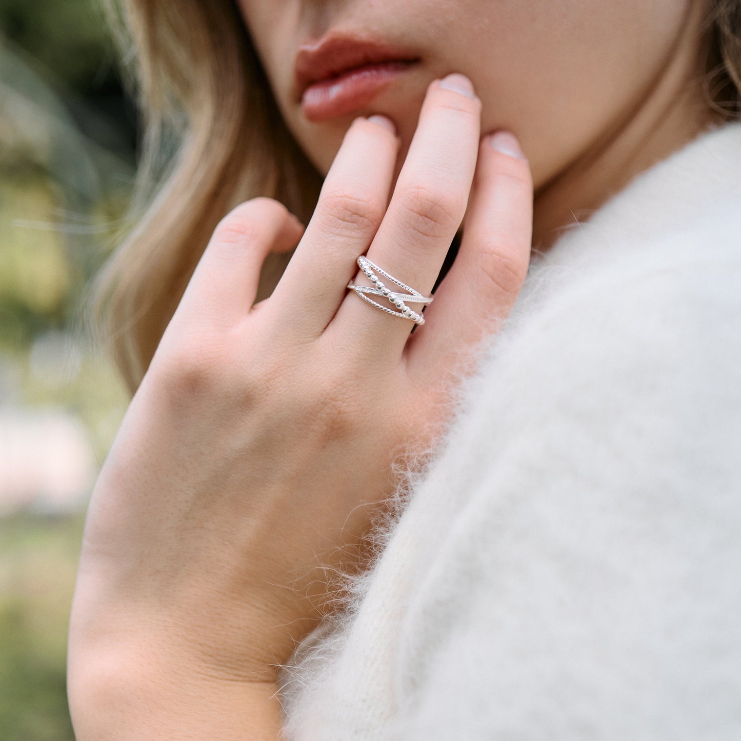 Anillo ajustable diseño esferas