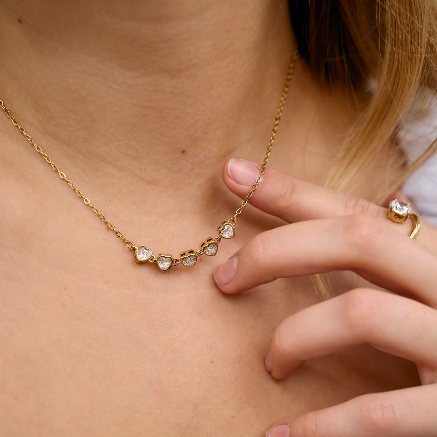 Collar corazones liora