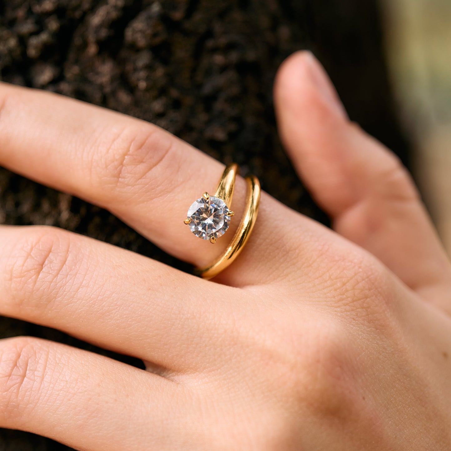 Anillo ajustable punto dorado