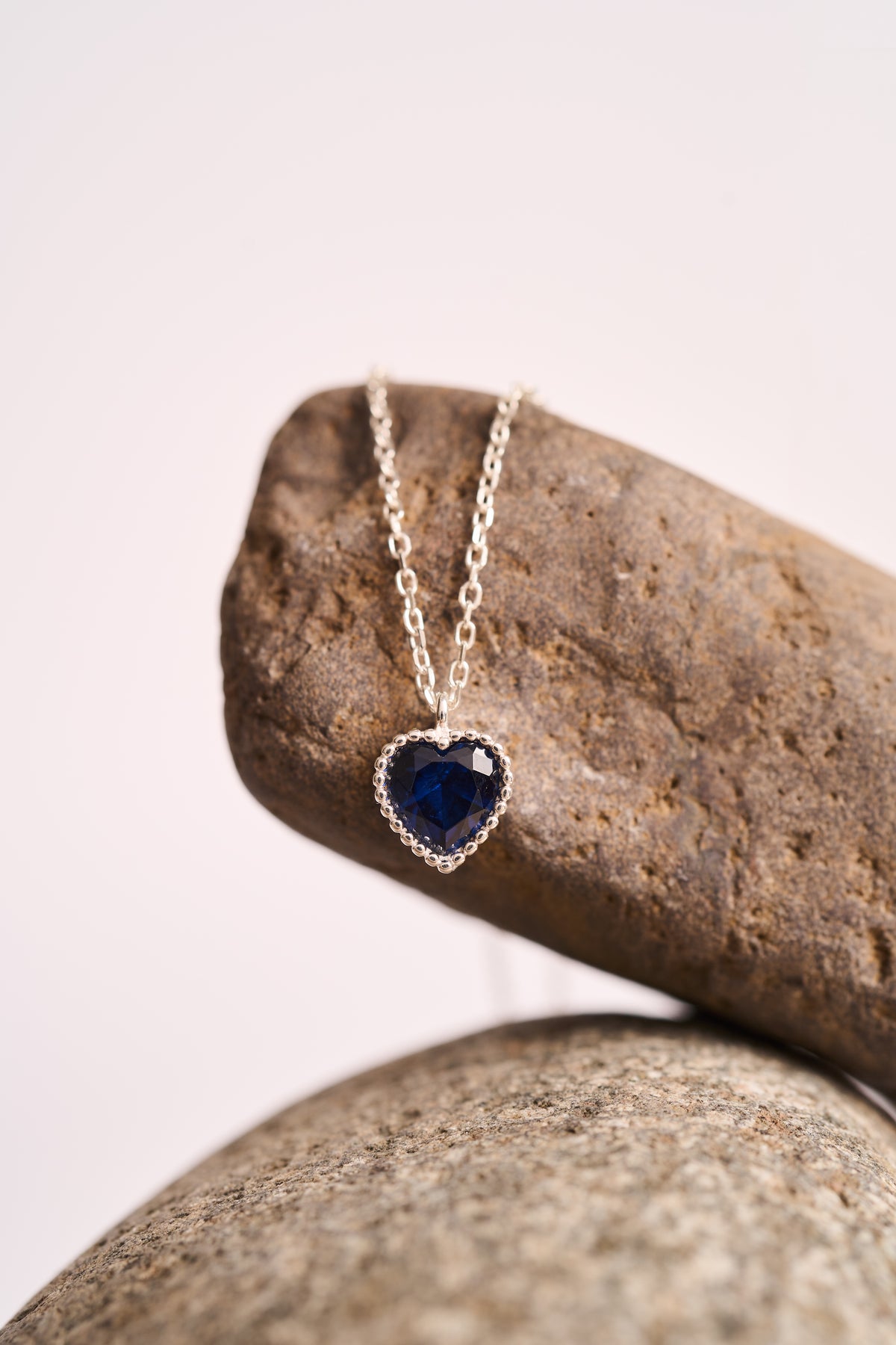 Collar punto de luz corazón azul